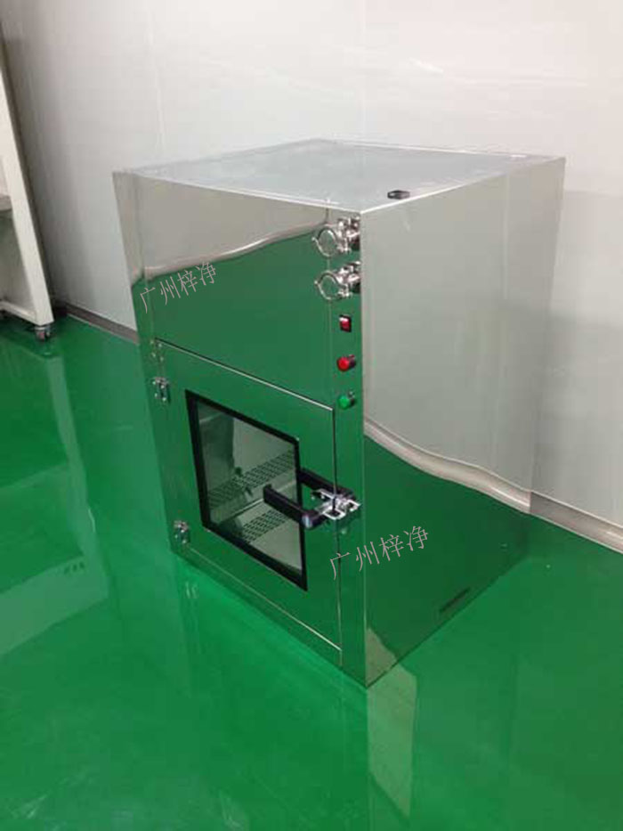 傳遞窗，又稱為隔離傳遞窗、氣閘室等，是一種能夠在不同潔凈度等級的環(huán)境之間實(shí)現(xiàn)物品和人員安全傳遞的設(shè)備。