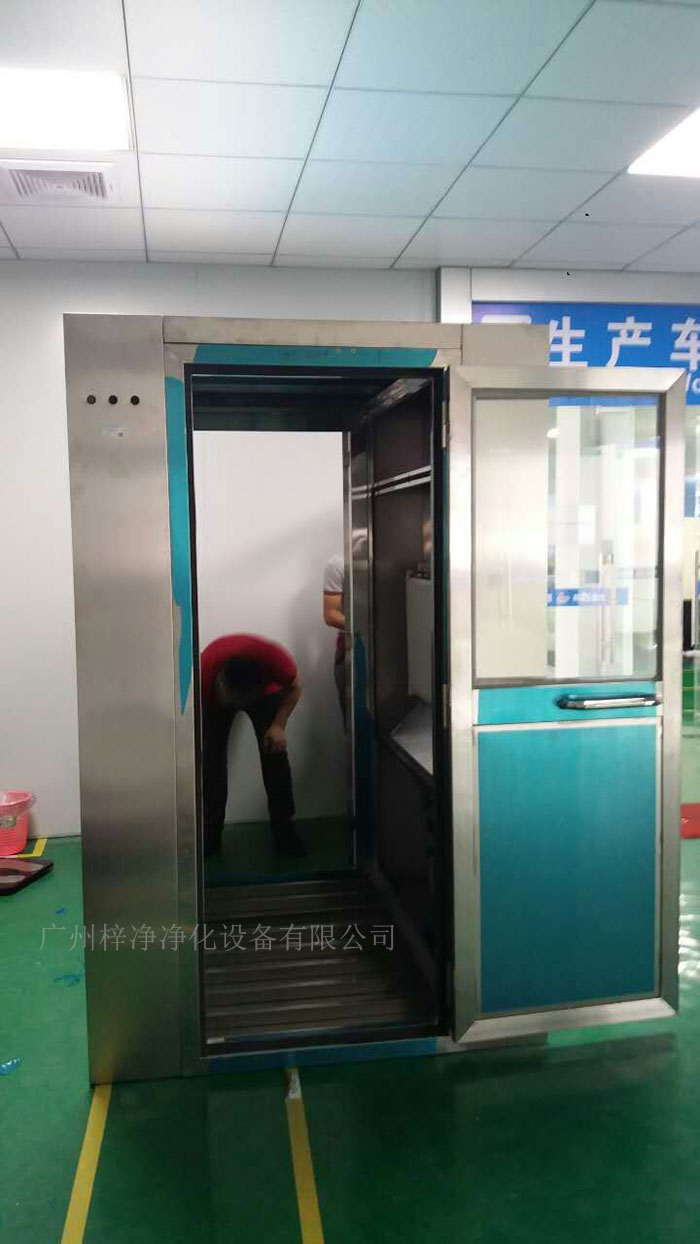 風(fēng)淋室的電源質(zhì)量問題往往容易被忽視，它不僅關(guān)系到風(fēng)淋室的使用效果