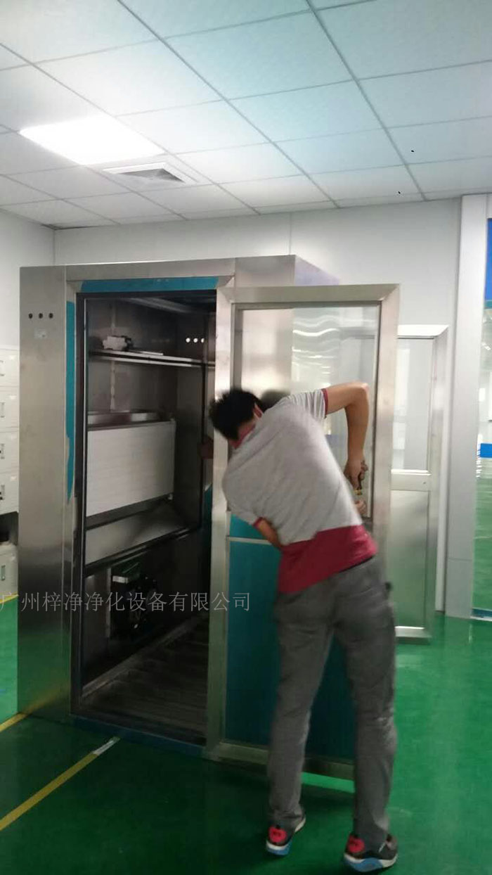 在計劃安裝風淋室的位置用粉筆或標記筆進行清晰標記