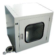 電子聯(lián)鎖傳遞窗是潔凈室內(nèi)外或潔凈室之間傳遞物品時起到隔斷氣流貫穿作用的孔口傳遞裝置?？煞乐闺S物品傳遞傳播污染，并有利于潔凈室對外維持正壓