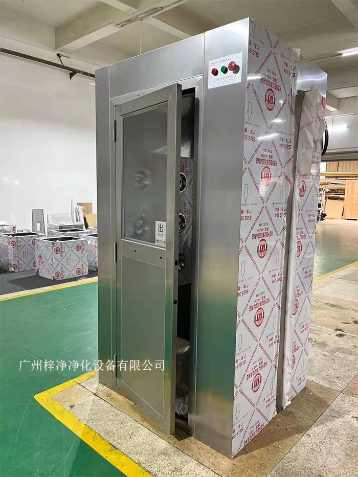 風淋室的門尺寸應與潔凈室入口尺寸相匹配